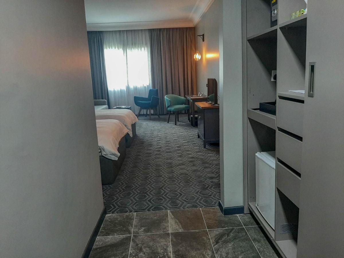 Fiesta Royale Hotel Аккра Экстерьер фото