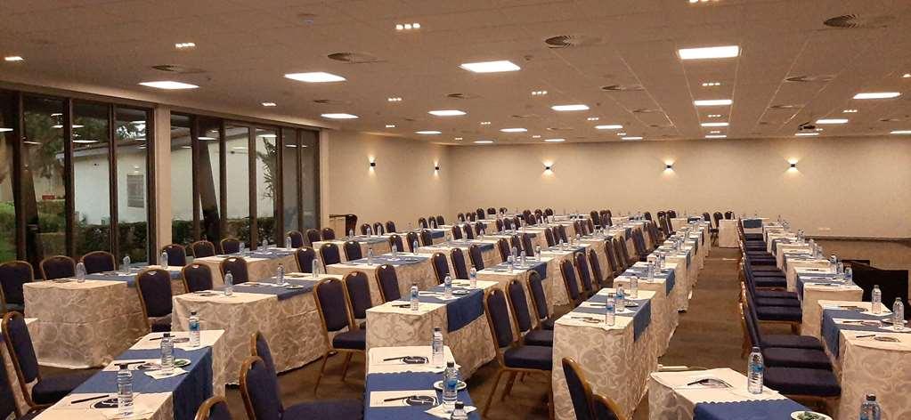 Fiesta Royale Hotel Аккра Удобства фото