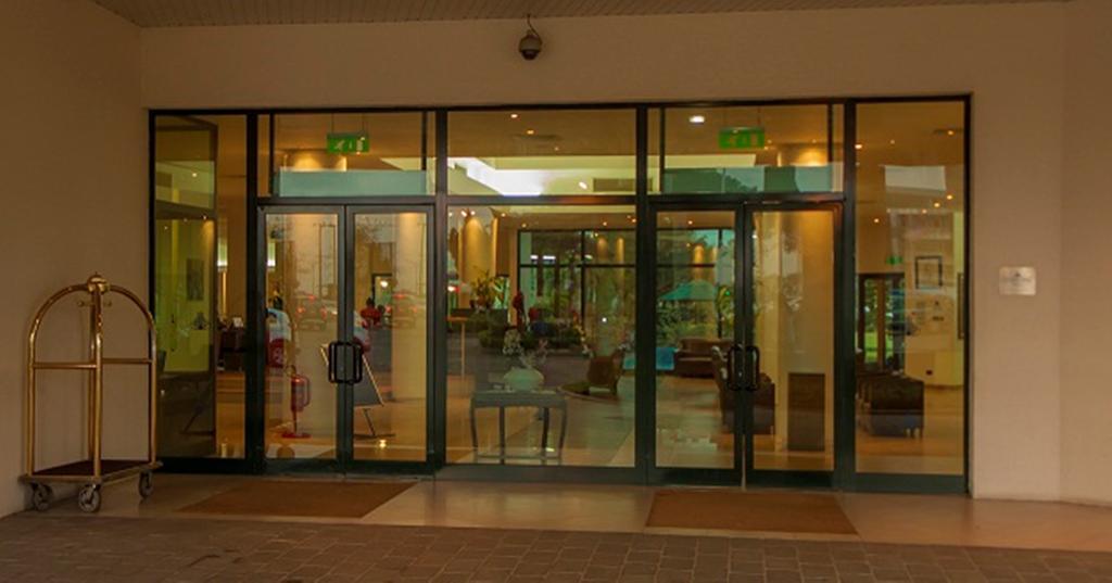 Fiesta Royale Hotel Аккра Экстерьер фото