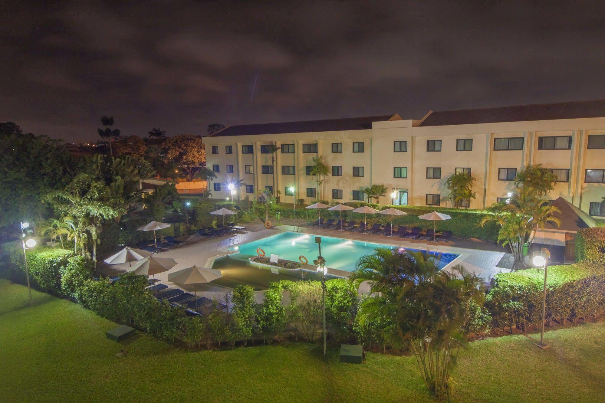 Fiesta Royale Hotel Аккра Экстерьер фото