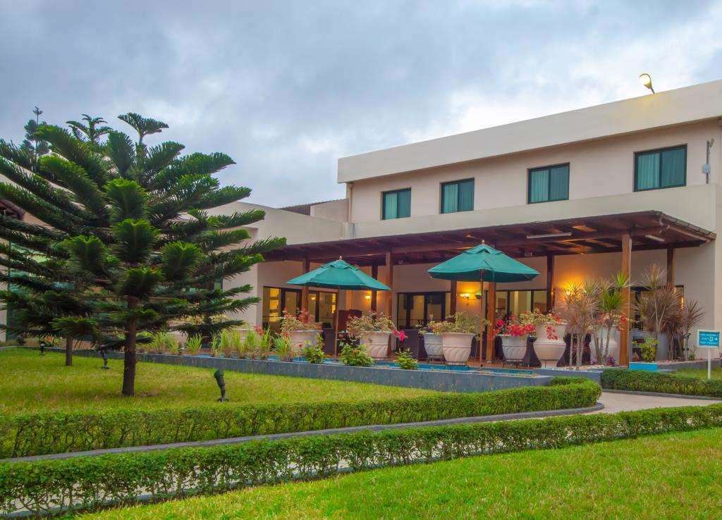 Fiesta Royale Hotel Аккра Экстерьер фото
