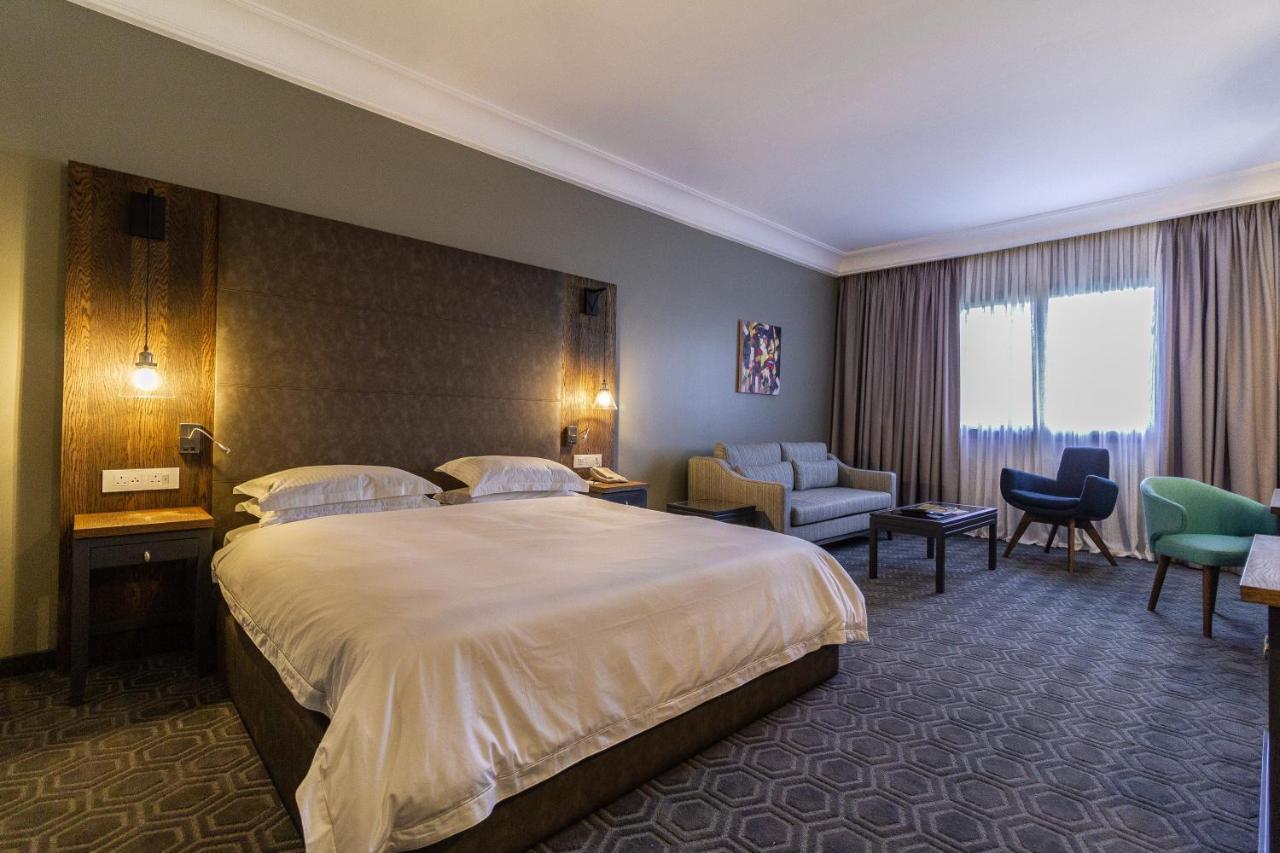 Fiesta Royale Hotel Аккра Экстерьер фото